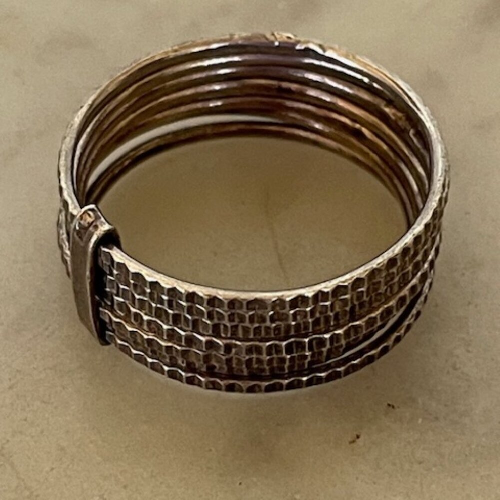 Silver Hammered Stacked 7 Banded Joined Ring Size 6.5